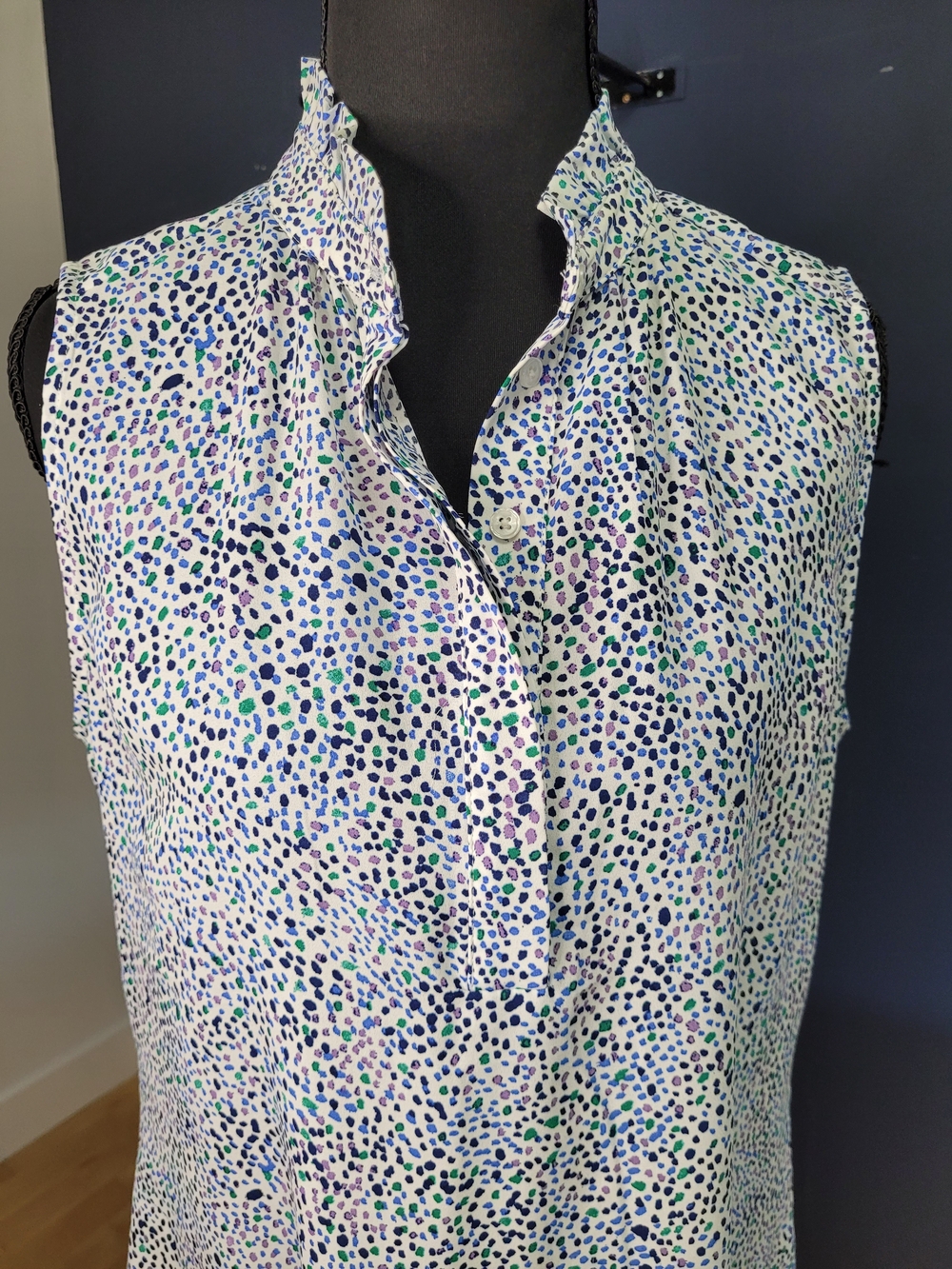 Carolina Belle Montreal Sleeveless Ruffle Neck Blouse Small EUC